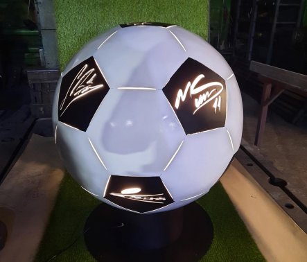 Реализованный проект – Художественная резка футбольный мяч на подставке диаметром 800мм из стали толщиной 3мм