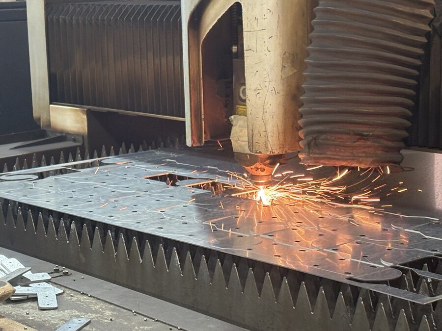 Лазерная резка металла при использовании оборудоания ЧПУ